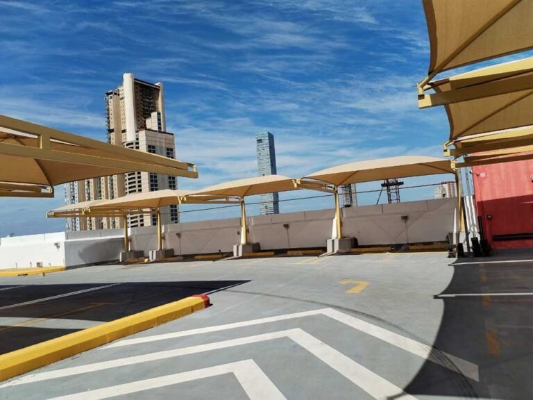 مظلات سيارات متحركة